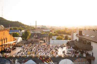 Lviv, Ukrayna - 20 Mayıs 2021: Bölge ve konser! FESTREPUBLIC Klübü
