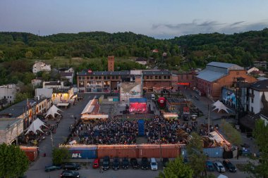 Lviv, Ukrayna - 20 Mayıs 2021: Bölge ve konser! FESTREPUBLIC Klübü