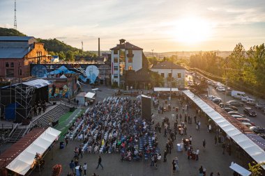 Lviv, Ukrayna - 20 Mayıs 2021: Bölge ve konser! FESTREPUBLIC Klübü