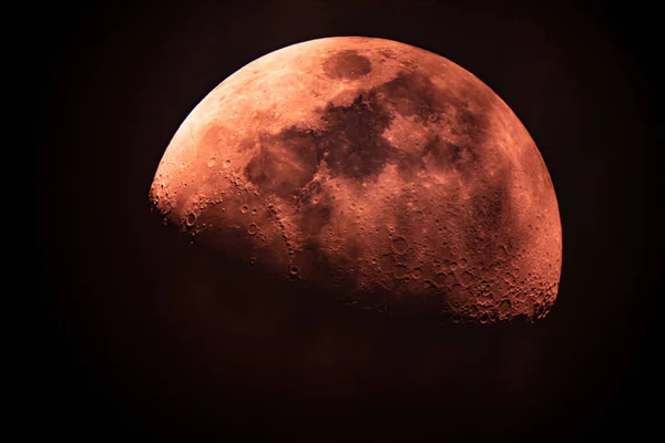 Крупный План Красной Луны Телескопа Проектирования — стоковое фото