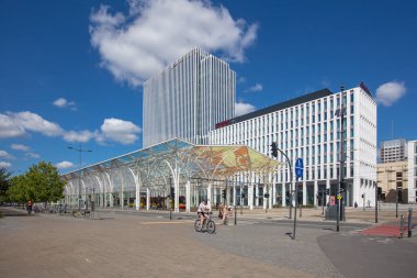 Lodz, Polonya - 7 Ağustos 2022: Piotrkowska Caddesi, Polonya