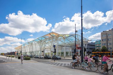 Lodz, Polonya - 7 Ağustos 2022: Piotrkowska Caddesi, Polonya