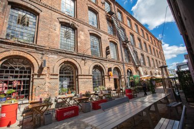 Lodz, Polonya - 7 Ağustos 2022: OFF Piotrkowska Merkezi, Polonya