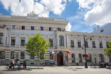 Lodz, Polonya - 7 Ağustos 2022: Piotrkowska Caddesi. Polonya