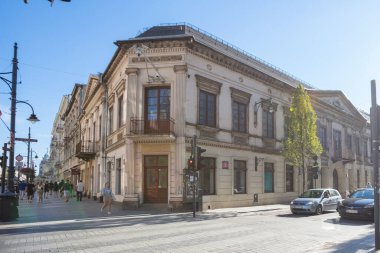 Lodz, Polonya - 7 Ağustos 2022: Piotrkowska Caddesi. Polonya