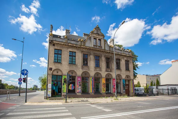 Lodz, Polonya - 7 Ağustos 2022: Piotrkowska Caddesi, Polonya