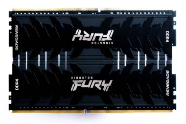 Lviv, Ukrayna - 9 Eylül 2022: DDR4 32GB (2x16GB) 3600 MHz Fury Renegade Black Kingston Fury (ex.HyperX)