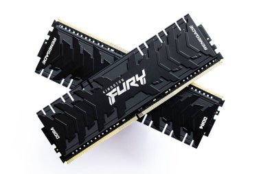 Lviv, Ukrayna - 9 Eylül 2022: DDR4 32GB (2x16GB) 3600 MHz Fury Renegade Black Kingston Fury (ex.HyperX)