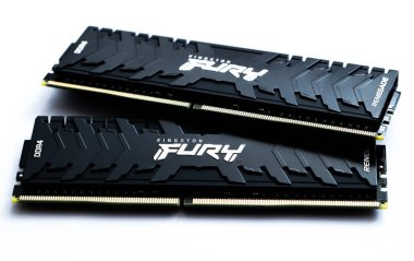 Lviv, Ukrayna - 9 Eylül 2022: DDR4 32GB (2x16GB) 3600 MHz Fury Renegade Black Kingston Fury (ex.HyperX)