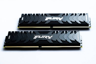 Lviv, Ukrayna - 9 Eylül 2022: DDR4 32GB (2x16GB) 3600 MHz Fury Renegade Black Kingston Fury (ex.HyperX)