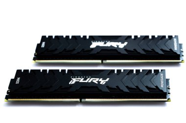 Lviv, Ukrayna - 9 Eylül 2022: DDR4 32GB (2x16GB) 3600 MHz Fury Renegade Black Kingston Fury (ex.HyperX)