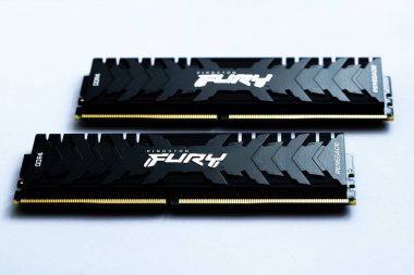 Lviv, Ukrayna - 9 Eylül 2022: DDR4 32GB (2x16GB) 3600 MHz Fury Renegade Black Kingston Fury (ex.HyperX)