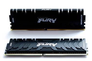 Lviv, Ukrayna - 9 Eylül 2022: DDR4 32GB (2x16GB) 3600 MHz Fury Renegade Black Kingston Fury (ex.HyperX)