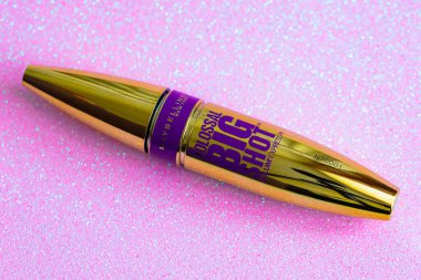 New York, ABD - 5 Ekim 2022: Maybelline New York The Colossal Big Shot Mascara