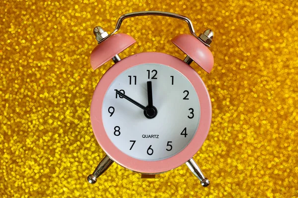 Relógio Alarme Quartzo Rosa Isolado Para Fins Design — Fotografia de Stock
