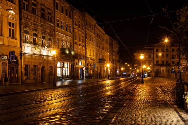 乌克兰利沃夫 2022年10月12日 利沃夫市中心夜晚 — 图库照片