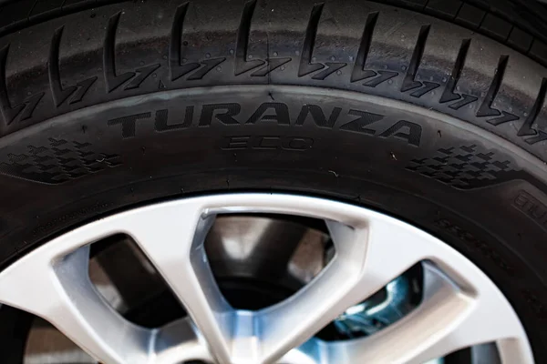 新Bridgestone Turanza轮胎的闭锁 — 图库照片
