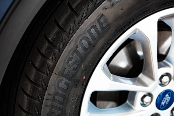 Detailní Záběr Nové Pneumatiky Bridgestone Turanza — Stock fotografie