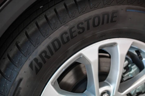 Detailní Záběr Nové Pneumatiky Bridgestone Turanza — Stock fotografie
