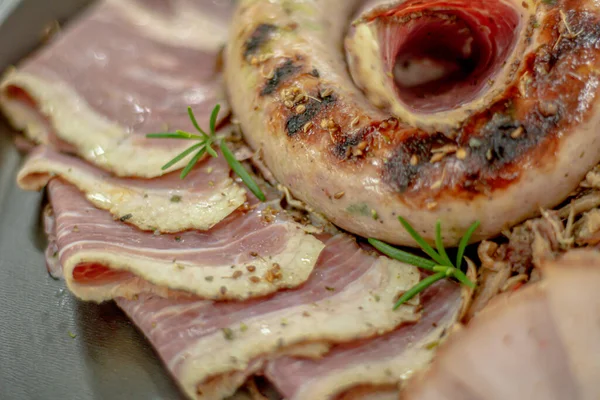 Biftek gurmesi yemeğini kapat.