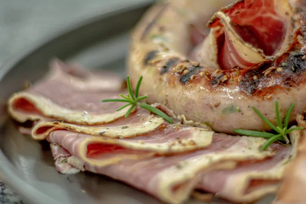 Biftek gurmesi yemeğini kapat.