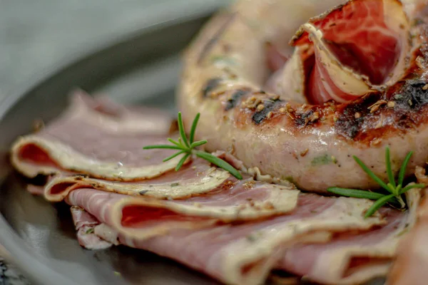 Biftek gurmesi yemeğini kapat.