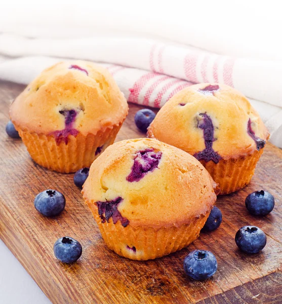 Muffins de mirtilo cozidos no forno — Fotografia de Stock