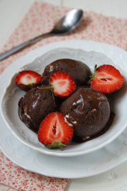 çikolatalı dondurma.