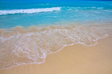 Karayipler: mavi dalgalar