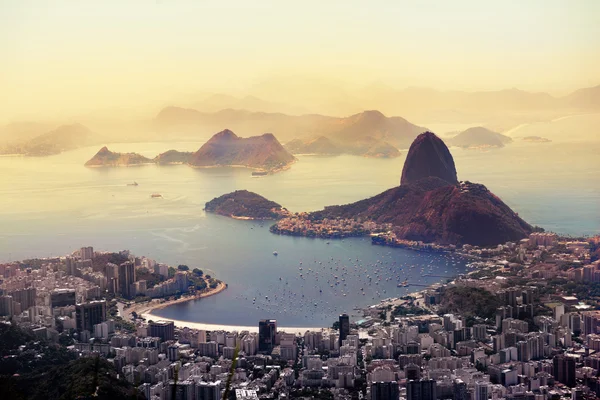 Vista do Rio de Janeiro: Botafogo e Pão de Açúcar visto do Corcovado — Fotografia de Stock