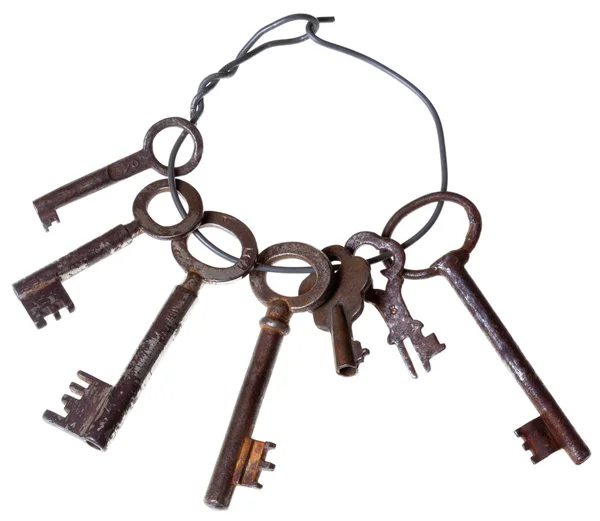 Mazzo di vecchie chiavi isolato — Foto Stock