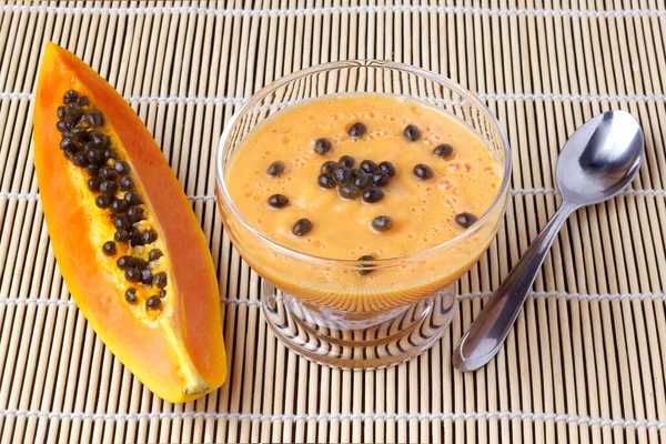 Zelfgemaakte Papaya Smoothie Met Tropisch Fruit Munt Glazen Schaal Rustieke — Stockfoto