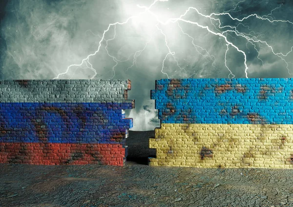 ロシアとウクライナの旗が割れた壁に描かれている ウクライナの紛争概念 3Dイラスト — ストック写真