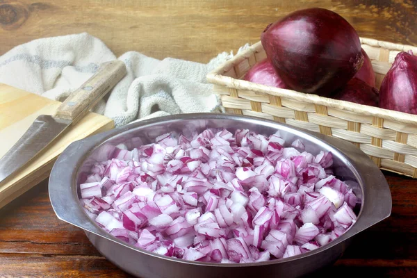 Portion Chopped Raw Red Onions Stainless Bowl Rustic Wooden Table — Stock Photo, Image