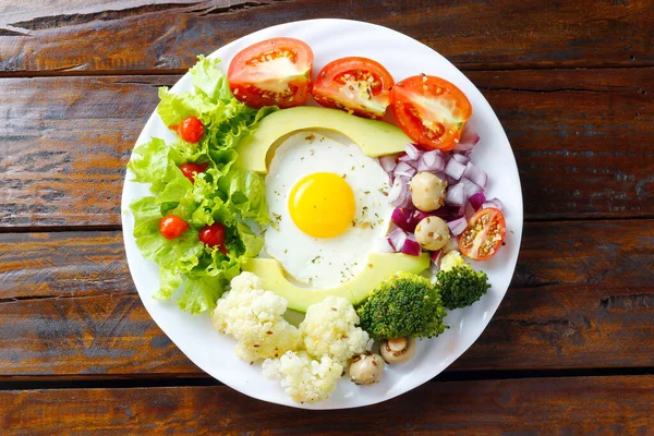 Healthy Eating Plate Avocado Salad Eggs Vegetables Rustic Wooden Table — Foto de Stock