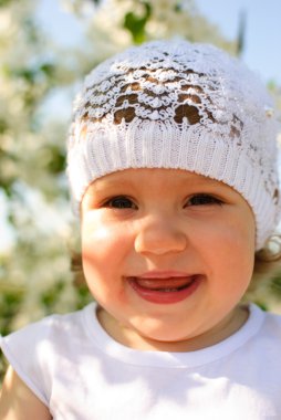 bir elma ağacı çiçek çocuk