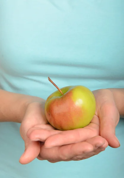 Has control over apple — Stock Photo, Image