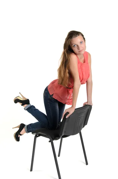 A lány egy székre portréja — Stock Fotó