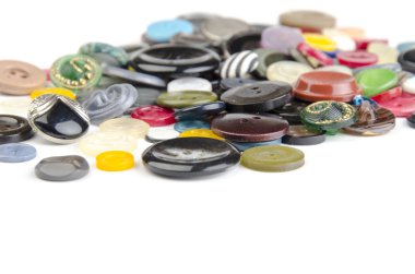 beyaz zemin üzerinde düğmeleri