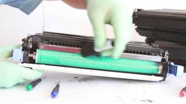 Mani pulizia cartuccia toner — Video Stock