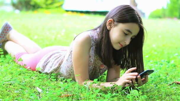 Girl playing with smartphone — Stock Video