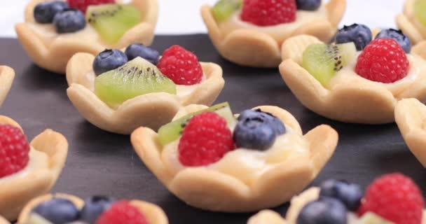 Homemade Mini Fruit Tarts Vanilla Cream Stone Slate Delicious Fruit — Stock Video