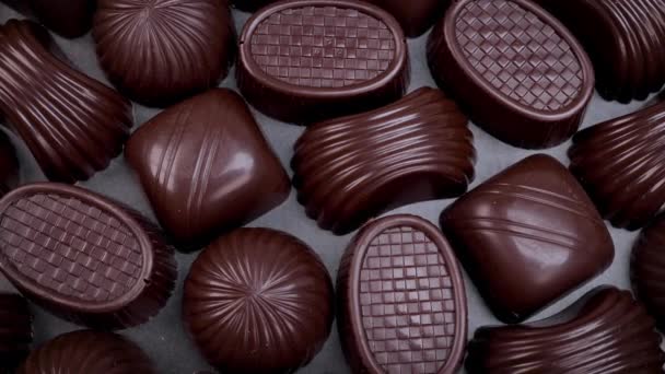 Pralinés Surtidos Chocolate Negro Sobre Fondo Negro Amor Chocolate Dulces — Vídeos de Stock