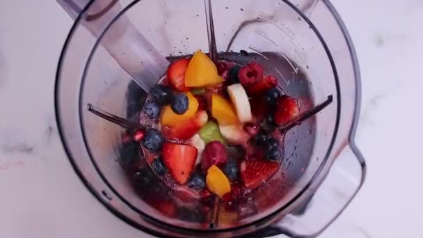 Fresh Fruit Smoothie Blender Preparing Fresh Drink Full Vitamins Healthy — Stock Video