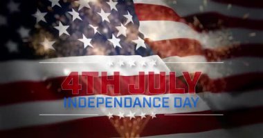 4 Temmuz kutlamalarında Amerikan bayrağı havai fişeklerle dalgalanıyor. Bağımsızlık, Anıt, Kutlama, Havai fişek konsepti. Kusursuz döngü 4K