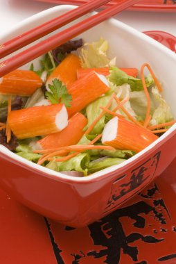 Surimi salata.