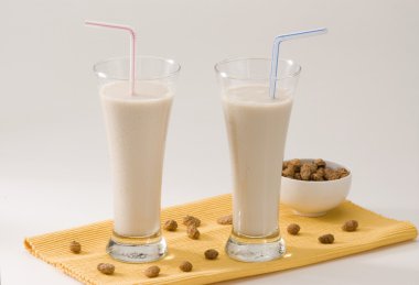Kaplan fındık süt. horchata de chufa.