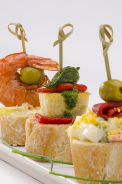 İspanya mutfağı. tapas. montaditos tepsi.