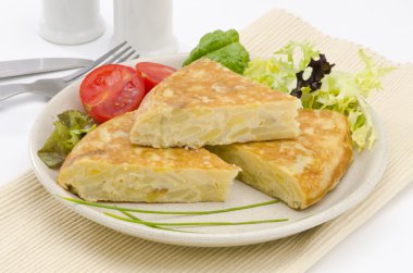 İspanya mutfağı. İspanyol omleti. tortilla de patatas.