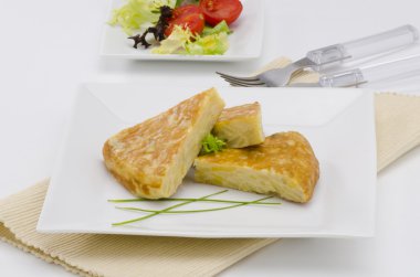 İspanya mutfağı. İspanyol omleti. tortilla de patatas.